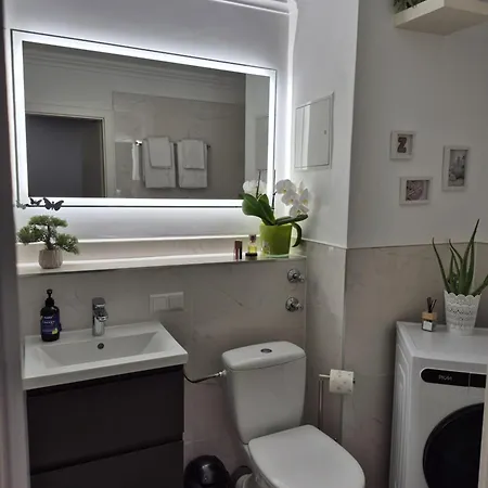 Modernes Im Zentrum Mit Tiefgaragenstellplatz Apartamento