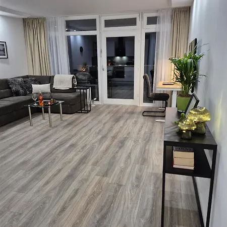 Apartamento Modernes Im Zentrum Mit Tiefgaragenstellplatz *