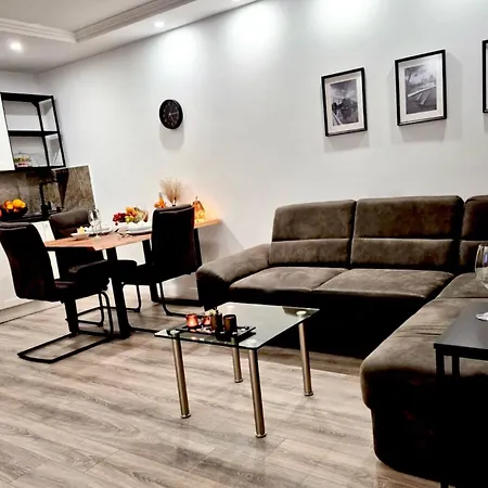 Modernes Im Zentrum Mit Tiefgaragenstellplatz Apartamento