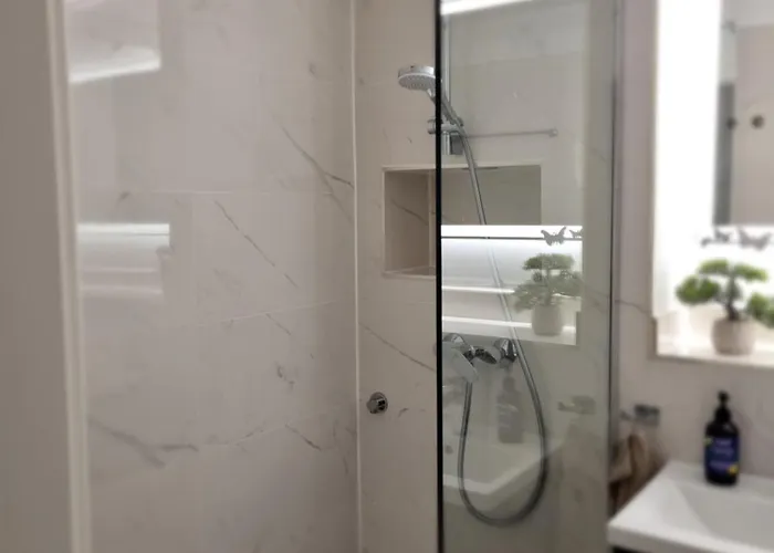 Apartamento Modernes Im Zentrum Mit Tiefgaragenstellplatz *